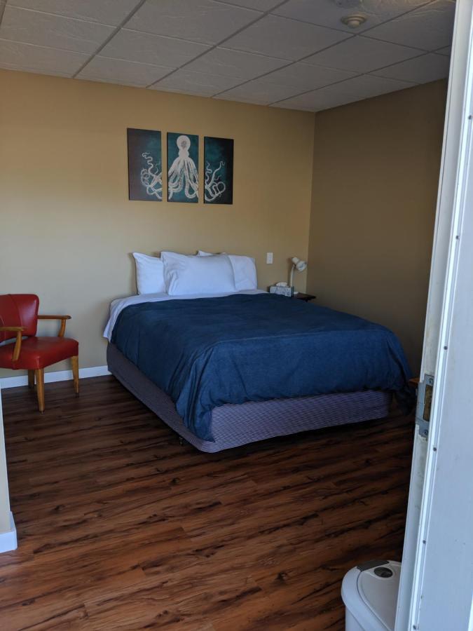 Nimpkish Hotel Alert Bay 외부 사진