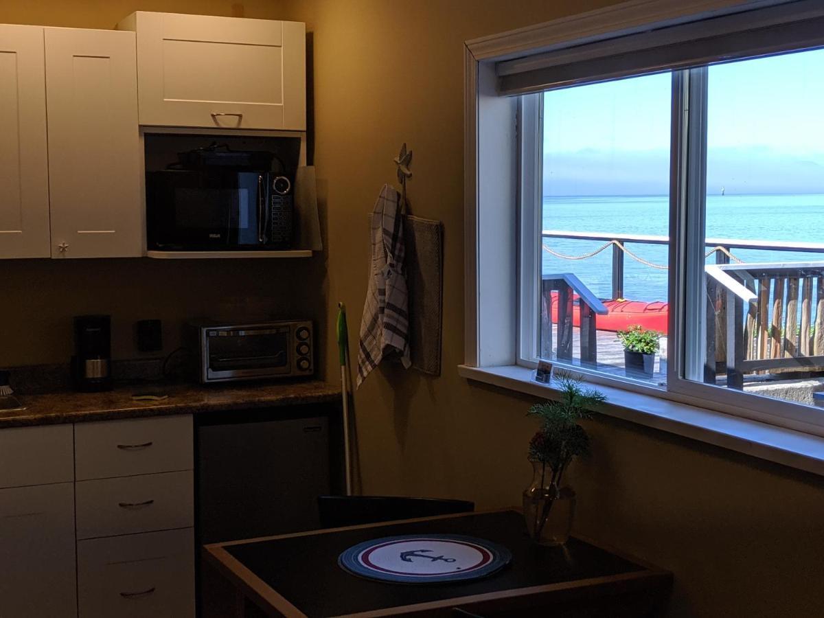 Nimpkish Hotel Alert Bay 외부 사진