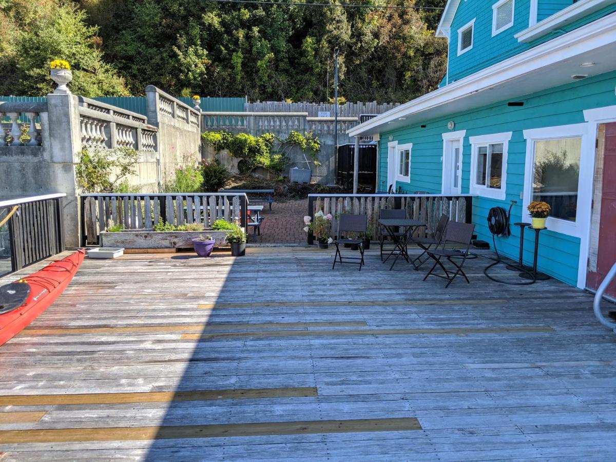 Nimpkish Hotel Alert Bay 외부 사진