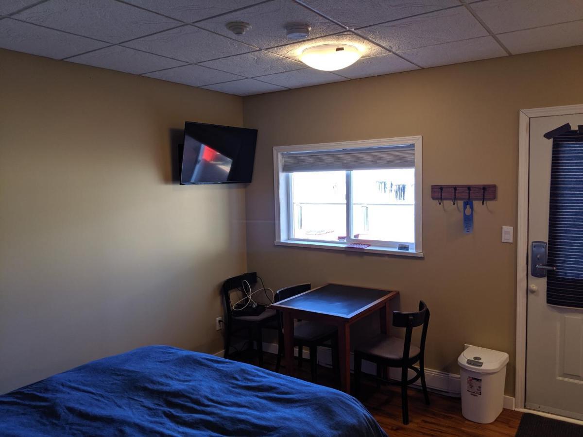 Nimpkish Hotel Alert Bay 외부 사진