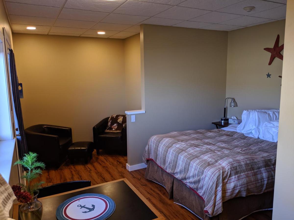 Nimpkish Hotel Alert Bay 외부 사진
