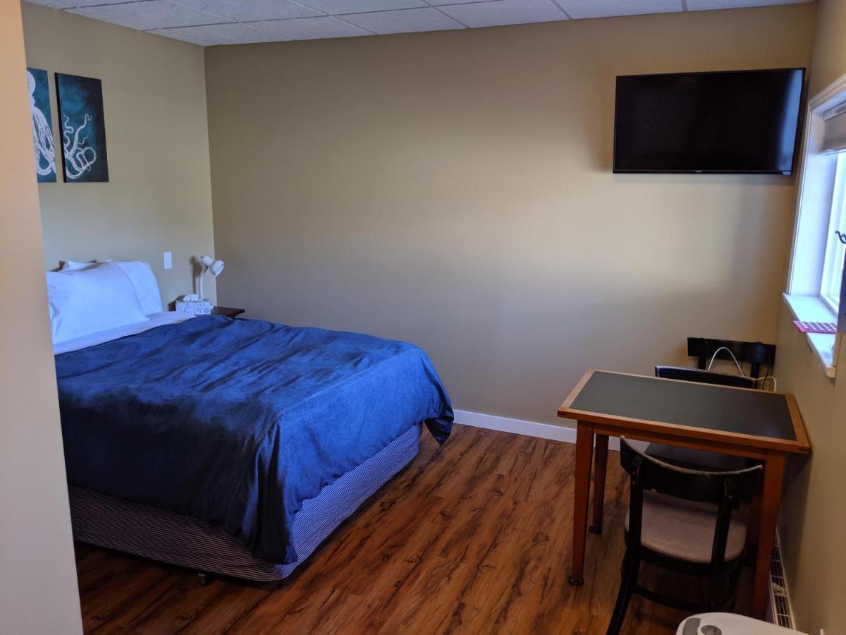 Nimpkish Hotel Alert Bay 외부 사진